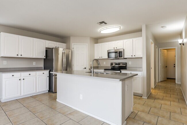 Building Photo - 8216 W Globe Ave