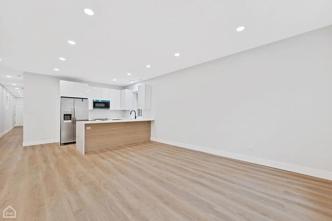 Building Photo - 2626 W 21st St
