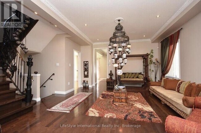 Photo du bâtiment - 3364 Chief Mbulu Way