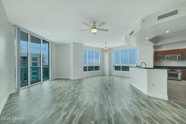 Foto del edificio - 241 Riverside Dr
