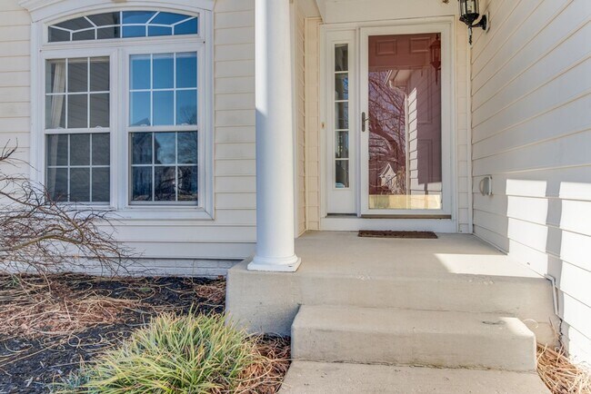 Foto del edificio - Rare Opportunity Available Now! 4-Bedroom ...