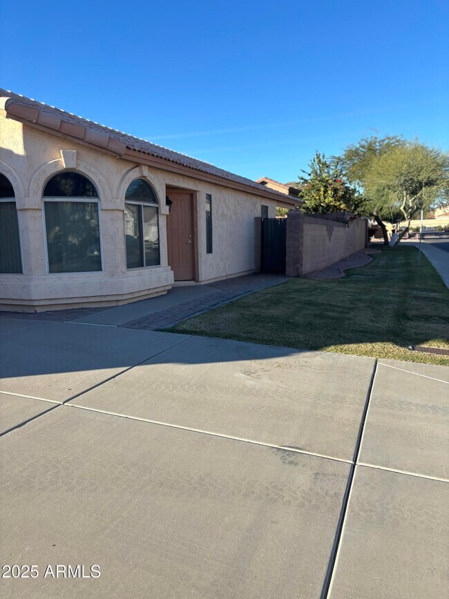 Foto del edificio - 2221 E Union Hills Dr