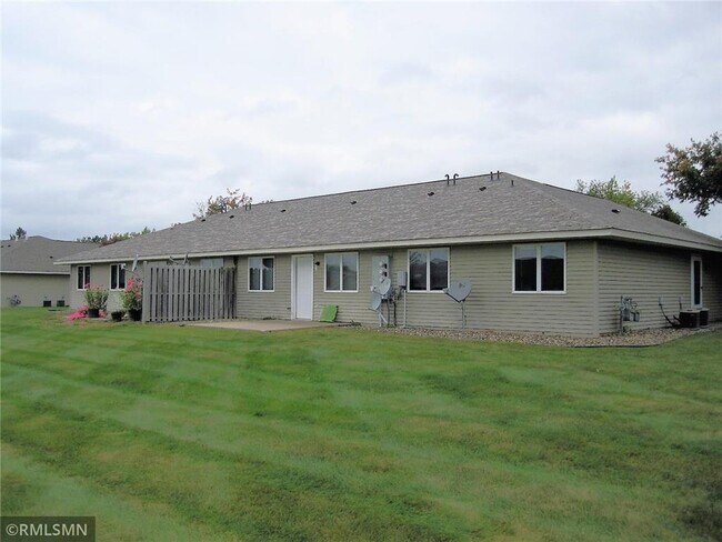 Foto del edificio - 626 W 8th St