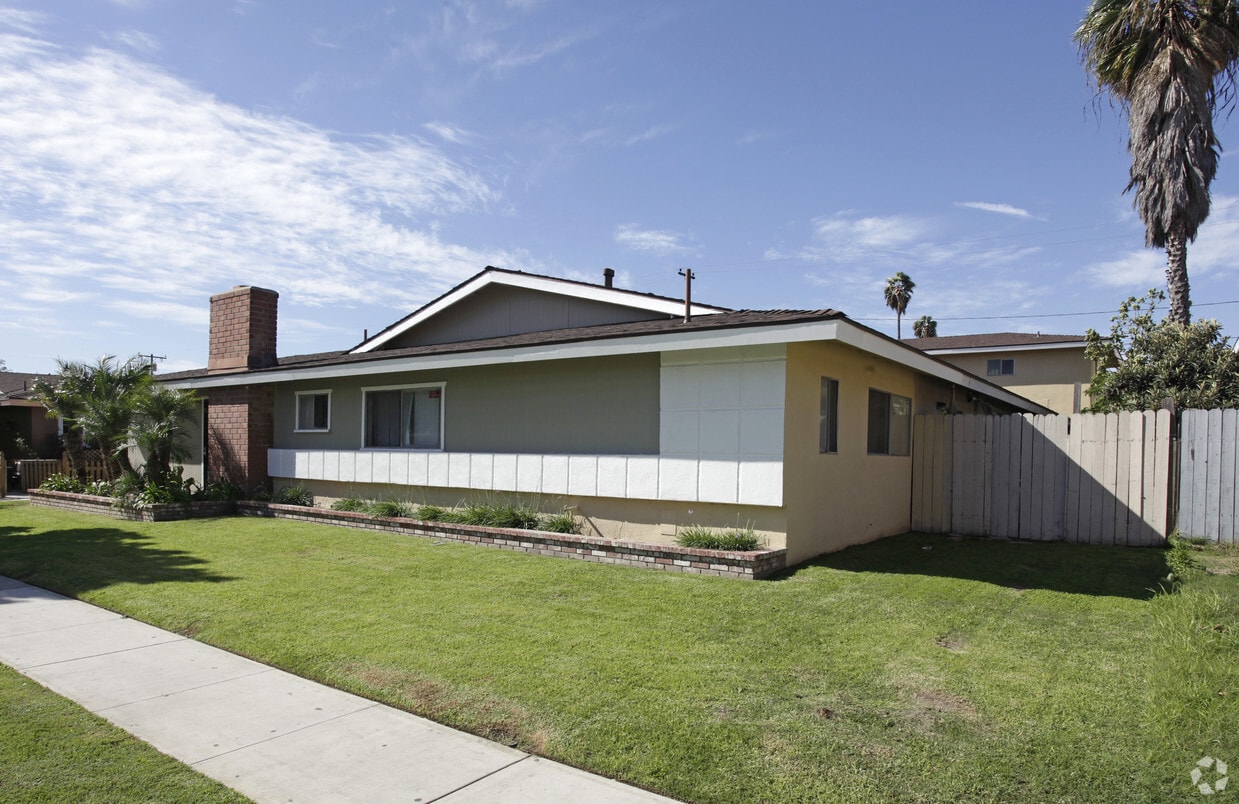 Building Photo - 207 S Laxore St
