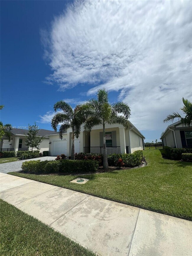 Foto del edificio - 6712 Cloverdale Ave