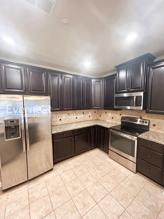 Building Photo - 14001 Briars Cir