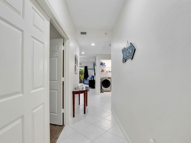 Building Photo - Stylish Seasonal Condo Rental in the Heart of Naples – 3BR Condo in Botanical Place!