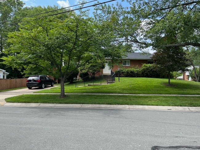 Building Photo - 1709 Lorre Dr