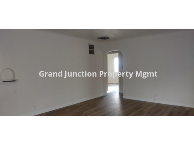 Building Photo - Cute two bedroom home in a quiet neighborhood