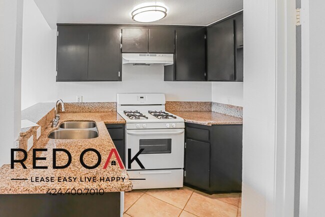 Foto del edificio - One Bedroom With Tons of Natural Light, Ki...