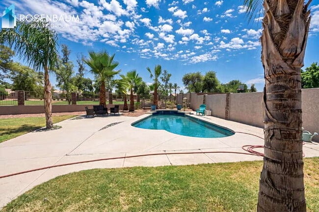 Building Photo - 1855 W Mockingbird Dr