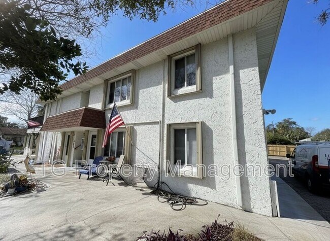 Foto del edificio - 402 Lower 8th Ave S