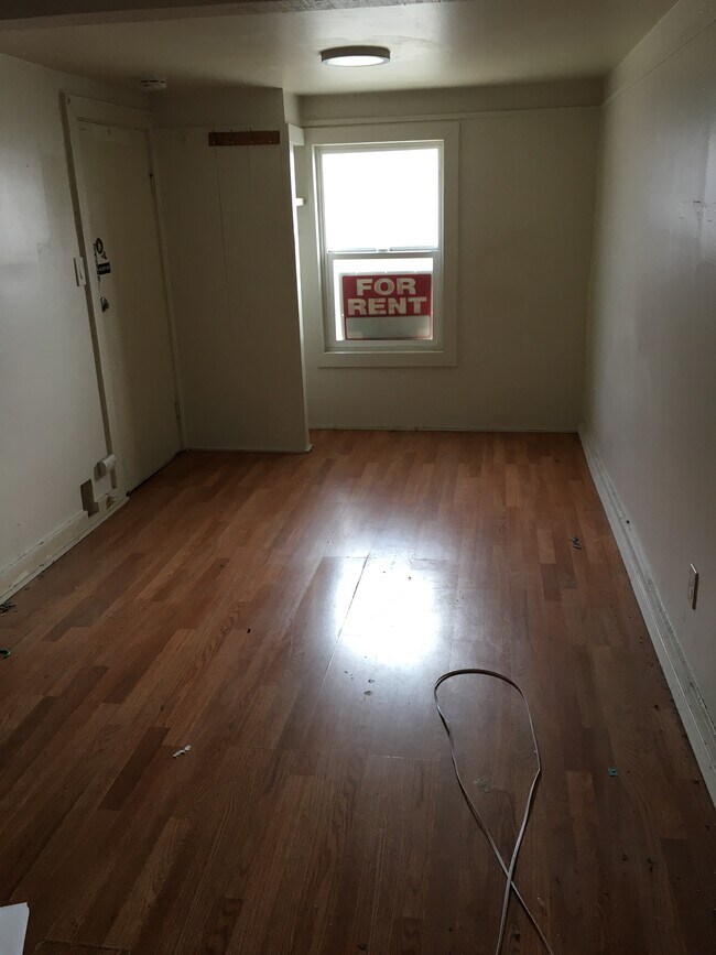 Foto del edificio - 399 Ellington Ave