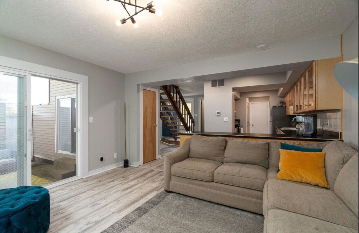 Primary Photo - Remodeled 3 Bedroom Condo!