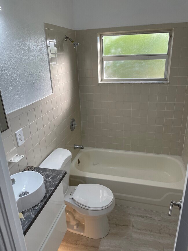 Foto del edificio - 238 E Harding St