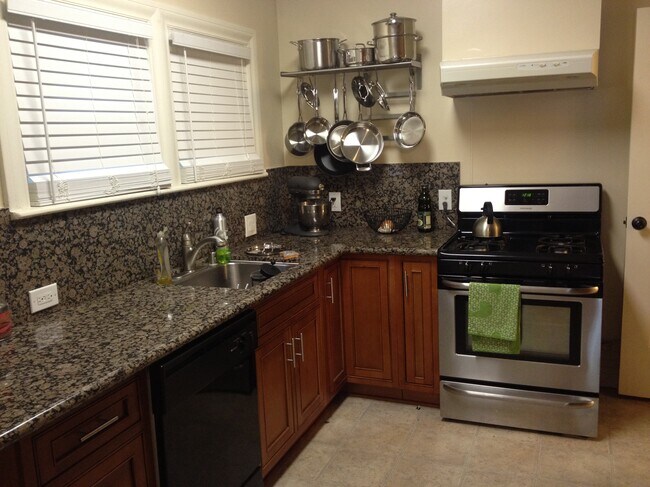 Foto del edificio - 707 Brent Ave