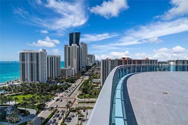 Foto del edificio - 17550 Collins Ave