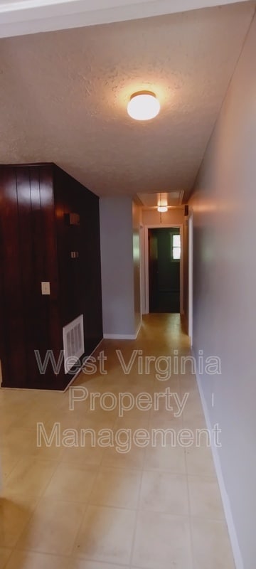 Building Photo - 184 Wyndale Dr