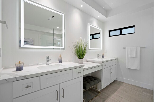 Baño principal - 4386 Newport Ave