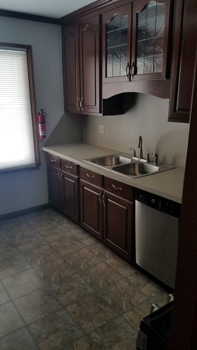 Kitchen - 705 N Colonial Dr