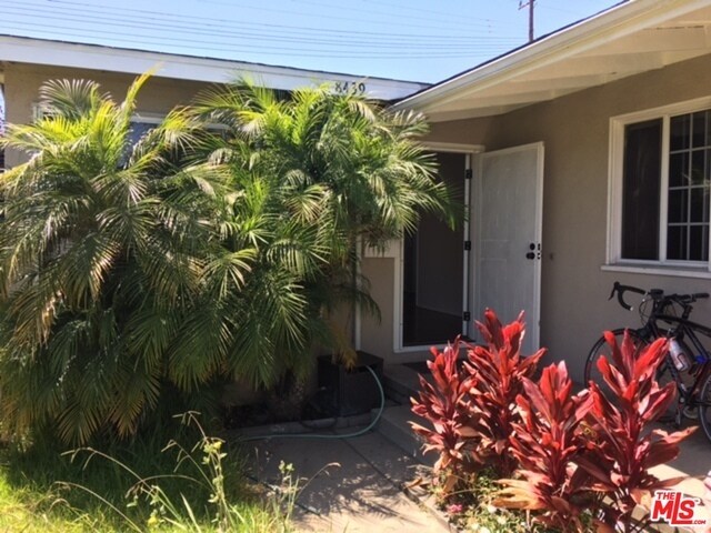 Foto principal - 8439 Barnsley Ave