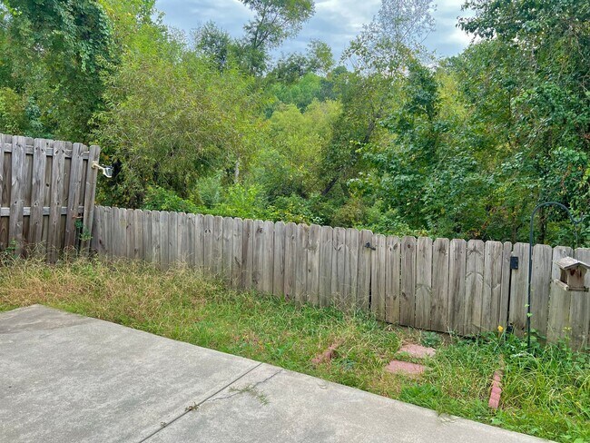 Building Photo - 528 Scenic Dr