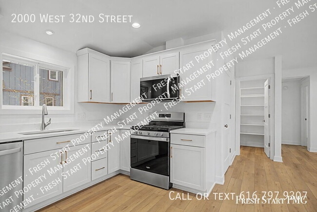 Building Photo - 2000 32nd St