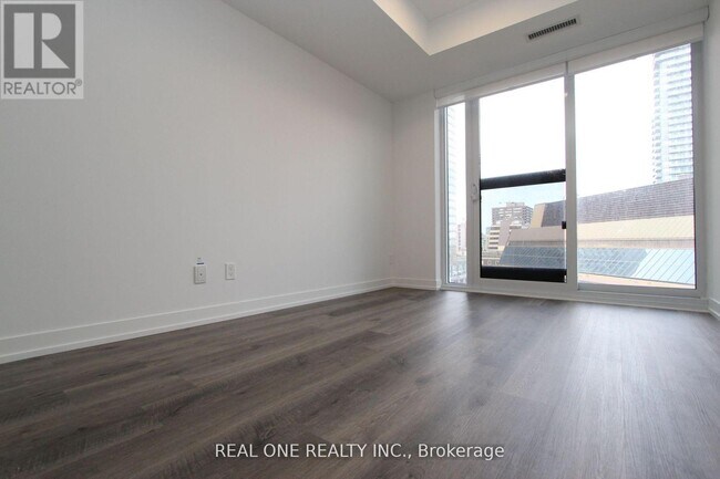 Photo du bâtiment - 771 Yonge St