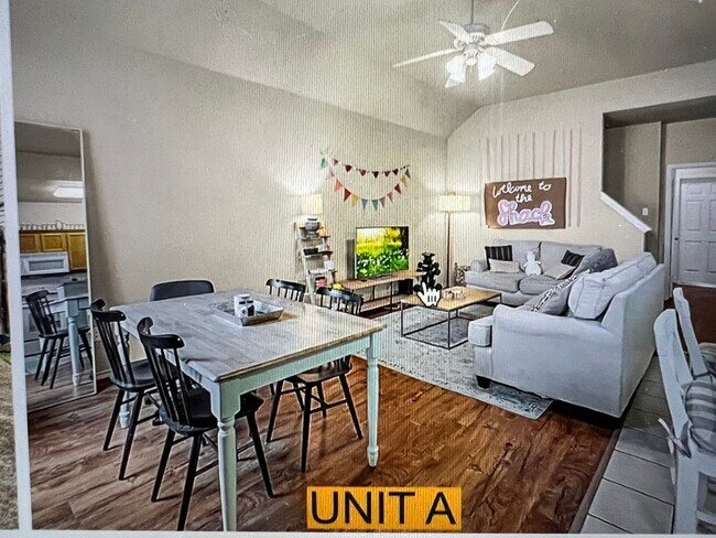 Sala de estar - 2012 S 8th St