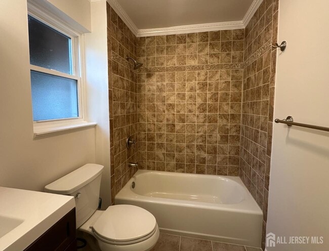 Building Photo - 37 Judson St