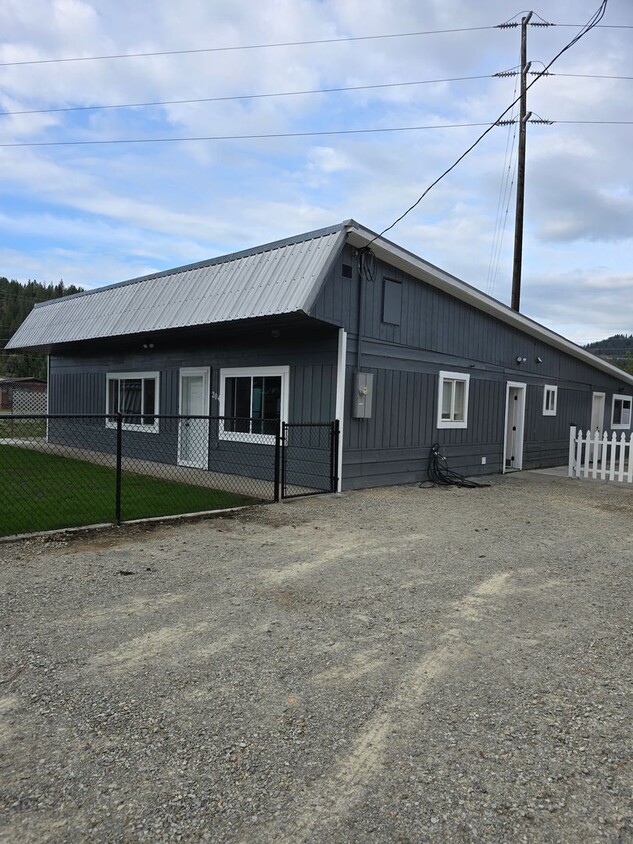 Primary Photo - 2 bedroom plus 1 non-conforming bedroom, 1...
