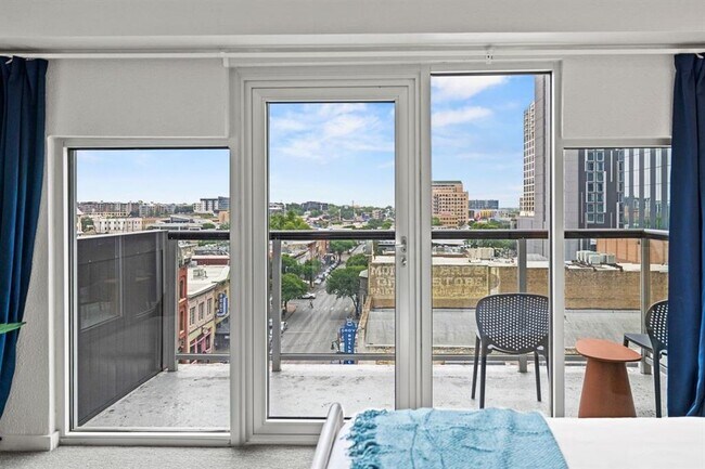 Foto del edificio - 119 E 6th St