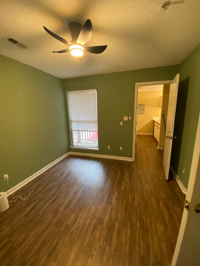 Building Photo - 1221 University Ct