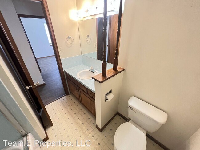 Building Photo - 2 br, 1 bath House - 211 W Highway CC
