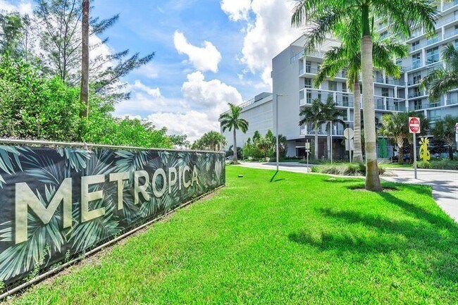 Foto del edificio - 2000 Metropica Wy