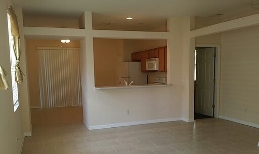 Foto del edificio - 1077 Singleton Cir