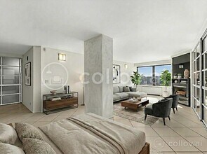 Building Photo - 65 E India Row