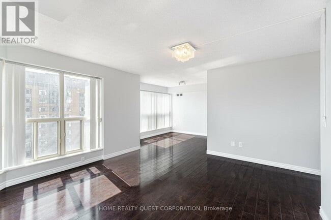 Building Photo - 325 Webb Dr