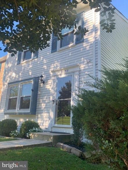 Building Photo - 9953 Valley Park Dr