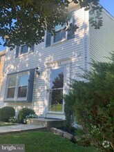 Building Photo - 9953 Valley Park Dr