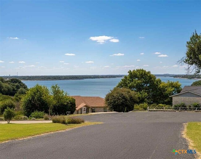 Foto del edificio - 7255 Woodlake Cir