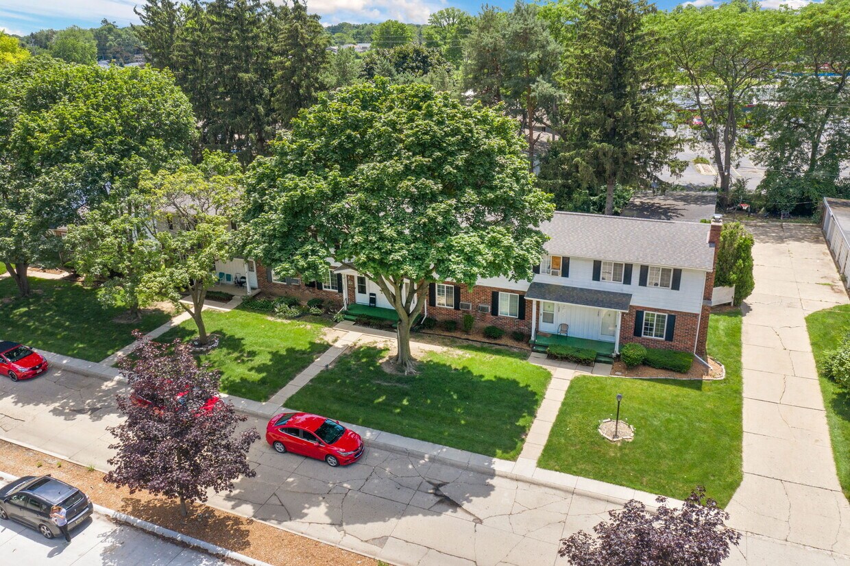 Primary Photo - 3504 Southgate Dr