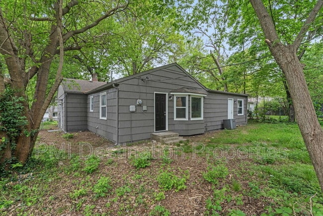 Building Photo - 9204 Vaughn Ave