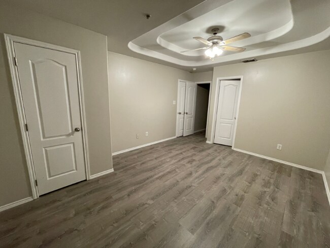 Building Photo - 110 S 48th Ln