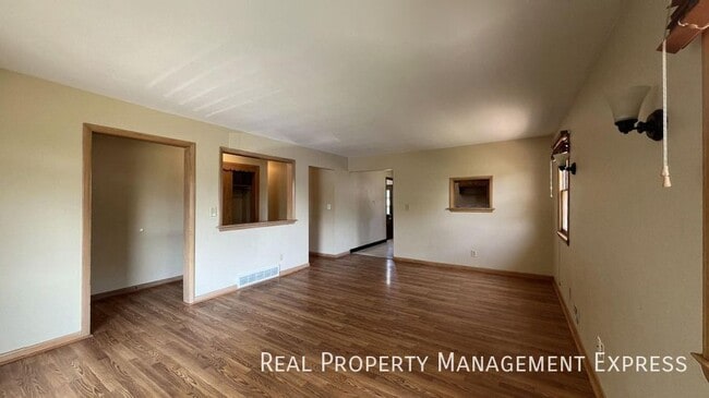 Foto del edificio - 4 Bedroom, 2 Bath Home in Sioux Falls