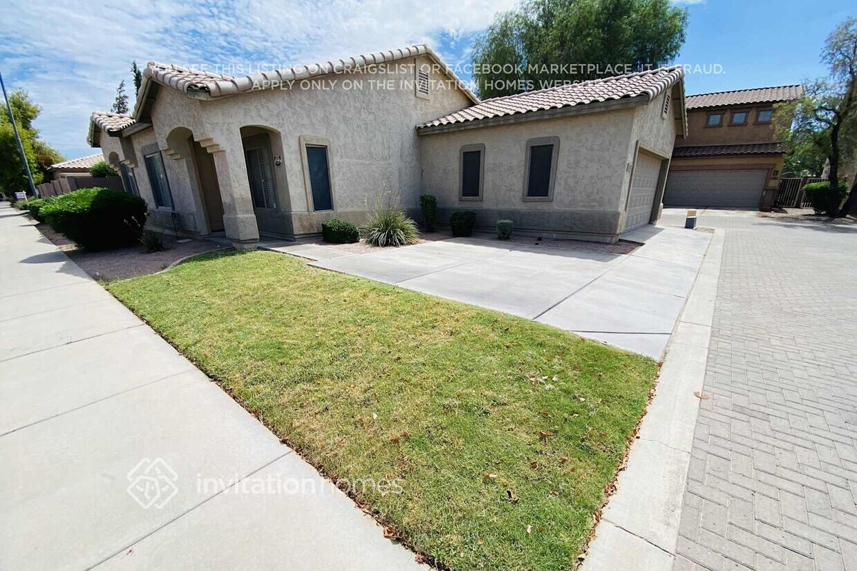 Primary Photo - 2593 E Riviera Dr