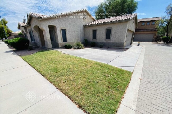 Building Photo - 2593 E Riviera Dr
