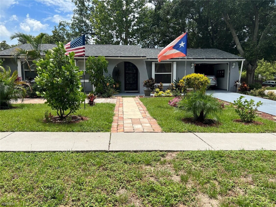 Foto principal - 3 br, 2 bath House - 905 i Carrie Cove