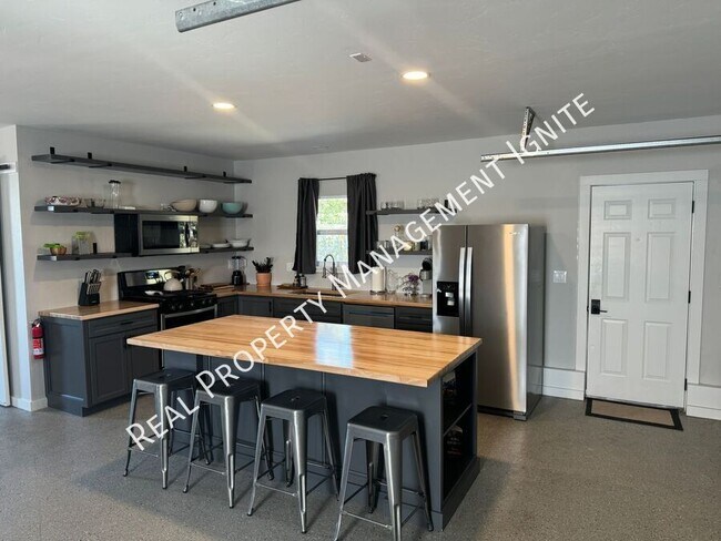 Building Photo - 65601 US-20