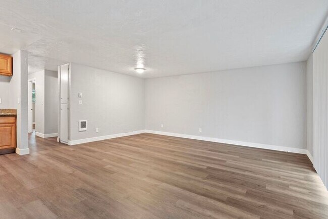 Foto del edificio - 1 bedroom 1 bath. FIRST MONTH FREE!!!!
